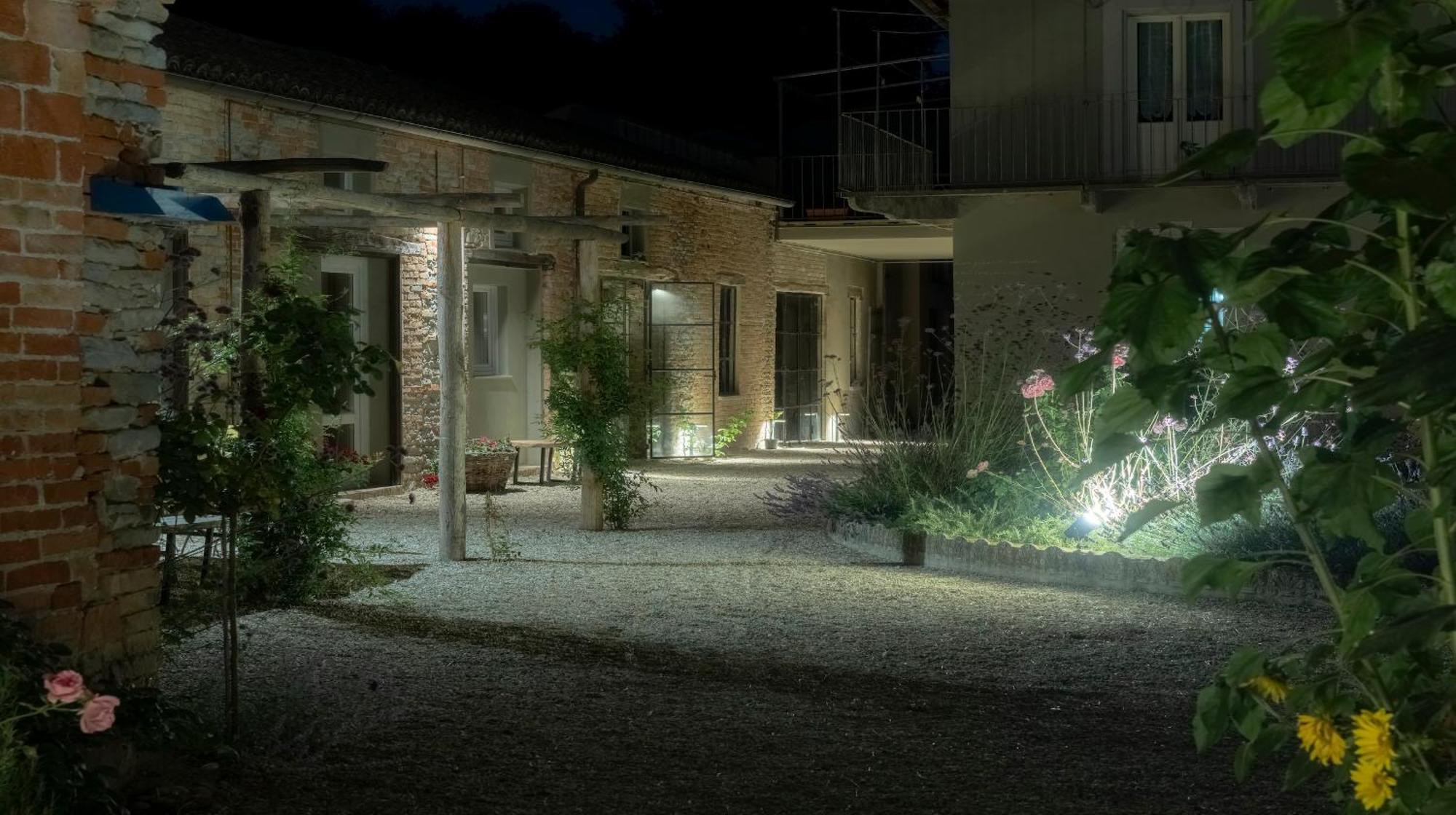 Vigne Di Fagnano 1709 Eco Relais Guest House Santo Stefano Belbo Ngoại thất bức ảnh